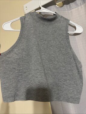 Lululemon Kitsilano Mock Tank 
Flawed ***